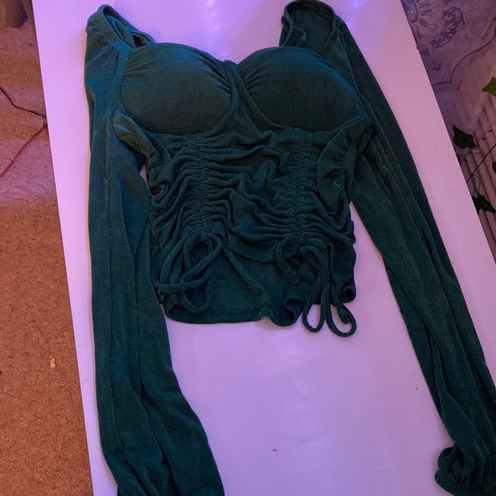 Green long sleeved crop top